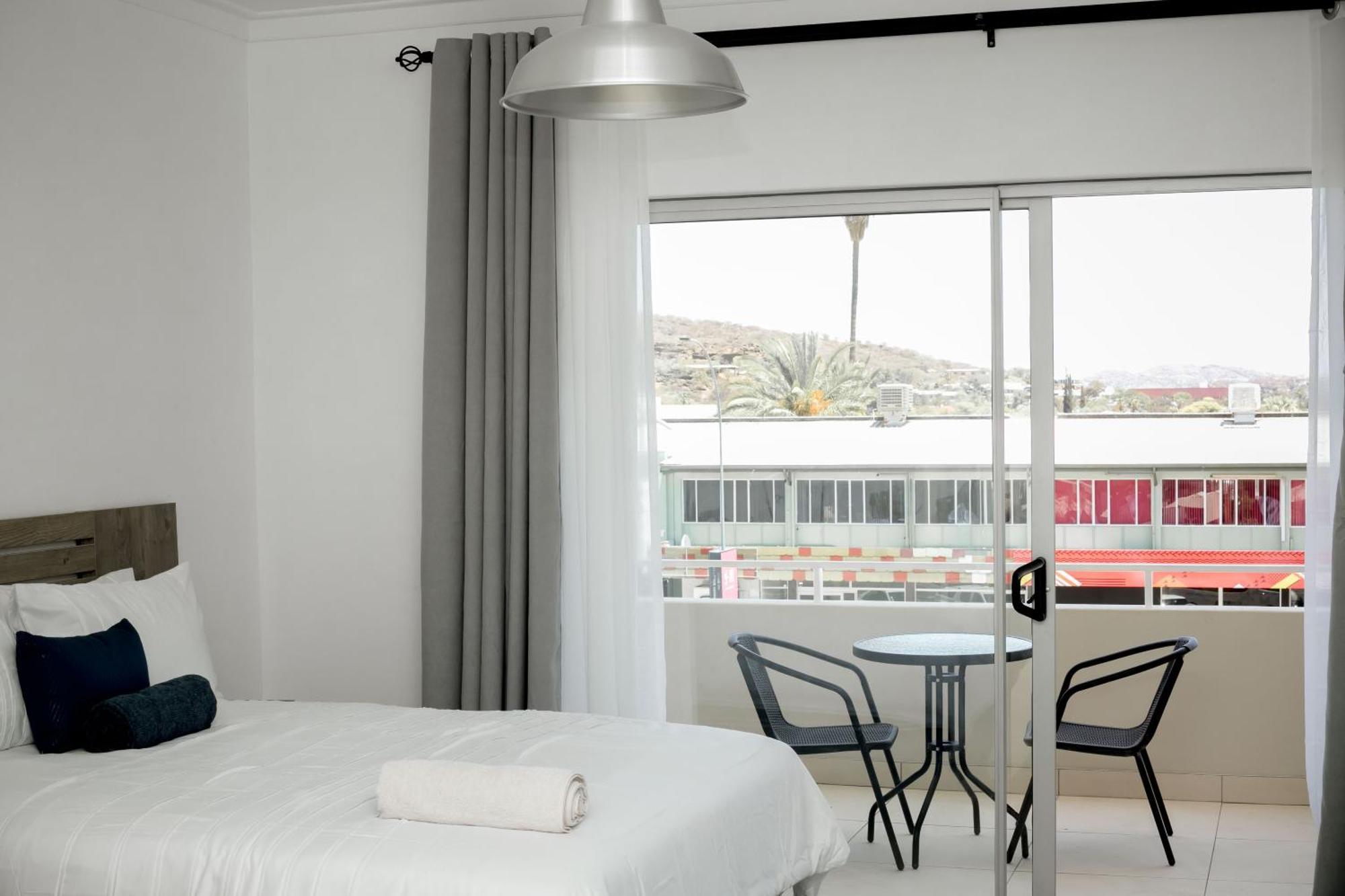 Urban Oasis Apartments At Hidas Виндхук Экстерьер фото